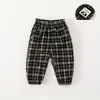Calça de Bebê Nova para Primavera e Outono Classe A Calça Longa Estilo Outono Infantil 1-8 Anos Calça Casual Camada Única Outono e Inverno Xadrez Versátil