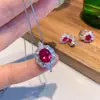 Novo estilo europeu e americano retrô simulação tesouro vermelho incrustado moda feminina colar com pingente brincos de tarraxa anel conjunto de joias