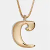 Europa y Estados Unidos gran INS metal viento 26 capital letra inglesa colgante collar largo para hombres y mujeres