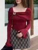 Otoño e invierno 2024 nuevo estilo francés hombros descubiertos manga larga oreja de madera adelgazante ajuste ceñido estilo hermana real jersey top mujer