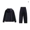 Nueva colección de otoño: Chaqueta azul marino elegante y cómoda con media cremallera combinada con pantalones largos - un conjunto simple de mezclilla para hombre