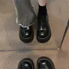 Sapatos Pequenos de Couro com Salto Grosso Estilo Retrô para Aumentar a Altura 2025 Outono Novo Estilo Quente Versátil Casual com Cadarço para Usar com Saias