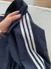 Jaqueta azul marinho com três listras, unissex, coleção de outono, estilo cleanfit, curta, gola alta, corta-vento estilo americano