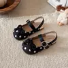 Sandálias Fechadas Elegantes com Bolinhas para Meninas 2026 Novo Estilo de Verão Sapatos de Princesa com Laço, Solado Macio e Calcanhar Aberto