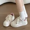Zapatillas blancas de suela gruesa para mujer, nuevo modelo de otoño 2026, zapatos de lona de cuero extremadamente elegantes con estrellas, zapatillas casuales versátiles para mujer