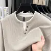 Ropa de punto popular de otoño e invierno de TikTok: suéter de cuello en V con doble cuello, tejido para hombre, top versátil y moderno para usar como capa base