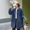 Gabardina casual para primavera y otoño, de longitud media, corte holgado, ropa para mujer de talla grande, ropa de otoño para madres de mediana edad, chaqueta tipo camisa de mezclilla para mujeres de talla grande