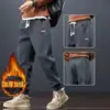 Calça Jogger Masculina Grossa com Forro de Fleece Solta com Cordão Casual Versátil Calça Esportiva Marca Tendência Calça Longa Versátil