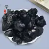Os fabricantes fornecem várias pedras brutas de citrino, quartzo rosa, jaspe vermelho, ametista, fluorita verde, quartzo hialino e obsidiana em estoque.