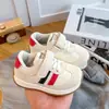 Zapatos Deportivos Infantiles 2026 Otoño Nuevo Modelo Zapatillas de Correr para Niños Zapatos de Cuero para Bebés Niñas Zapatos para Niños Pequeños Suela Suave Zapatos Forrest Gump