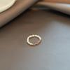 Anillo de perla de agua dulce barroca de estilo frío para mujer, estilo francés, retro, combinable, dulce y sencillo.