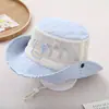 Atacado Novidades de Verão Série Azul Chapéu de Sol Meio Tela para Bebê Chapéu Balde Macio Fofo com Letra Urso para Crianças com Aba Reta