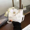 Bolso de Moda para Mujer 2025 Nuevo Sentido de Alta Gama Popular Este Año Diseño de Nicho Bolso de Hombro para Viajes Diarios Bolso Cruzado Tipo Cubo