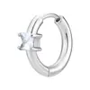 Exquisito pendiente con hebilla de acero de titanio de gran venta transfronteriza, nuevo y moderno pendiente de diamante, temperamento femenino, estilo coreano, simple y amoroso.