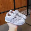 Nuevos Zapatos Infantiles Otoño 2026: Zapatos Deportivos Casuales Cómodos de Suela Suave para Niños, Moda Coreana Versátiles Zapatos de Entrenamiento Alemanes para Niñas