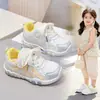 Zapatillas deportivas para niña, nueva colección primavera/otoño 2026, zapatillas de entrenamiento de moda alemanas para niños, zapatillas casuales de malla transpirable para correr para niñas