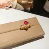 ¡Pez Koi Dorado! Aretes de Borla con Cola de Pez y Flor de Zirconia, Sensación de Lujo Ligero y Gama Alta, Diseño Único de Nicho para Mujeres