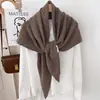 Xale Triangular de Lã 100% de Alta Qualidade com Design Vazado, Novo Estilo Outono e Inverno para Mulheres, Estilo Relaxado, Cachecol de Roupa Externa Quente