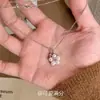 Collar de Flor de Perla Fragante Pequeño Dulce y Sencillo para Mujer, Temperamento de Lujo Ligero, Cadena para Clavícula con Diseño de Personalidad de Nicho