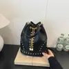 Bolsa de ombro retrô de grande capacidade para mulheres, nova bolsa de balde casual simples para o verão de 2026, bolsa tiracolo para debaixo do braço