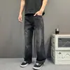 Jeans básicos versátiles de pierna recta ligeramente anchos, corte A, lavados y con efecto desgastado, de peso pesado. Pantalones largos casuales holgados.