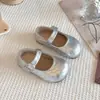 Zapatos Individuales para Niñas con Patrón Tejido Estilo Nuevo Primavera 2026, Zapatos de Princesa Modernos y Elegantes con Hebilla y Suela Suave, Zapatos Pequeños de Cuero para Niños