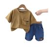 Conjunto de ropa de verano para niños 2025, nuevo y atractivo conjunto de dos piezas de manga corta para bebés.