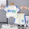 Conjunto de Roupa de Verão para Meninos, Novo Estiloso Conjunto de Duas Peças Casual Esportivo para Bebês Verão 2026, Estampa de Letras Manga Curta