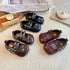 Zapatos Planos Mary Jane para Niñas 2026 Otoño Nuevo Estilo Antideslizantes Retro Estilo Francés Coreano Versátiles Doble Hebilla Zapatos Pequeños de Cuero para Niños