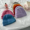 Nuevo Gorro de Punto de Lana de Oveja de Color Caramelo Versión Coreana Calidad de Exportación Gorro de Color Sólido para Protección de Orejas para Mujeres Gorro Cálido de Invierno para Hombres