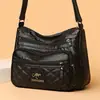 Bolso de piel suave para mujer 2026 modelo nuevo bolso cuadrado pequeño bolso cruzado bolso de hombro para madres de mediana edad nuevo bolso de moda versátil