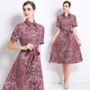 Vestido de Verano de Marca Independiente Nuevo Estilo Retro Europeo y Americano con Estampado de Moda Versátil con Cordones para Ceñir la Cintura y Estampado de Posicionamiento con Cinturón