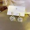 Pendientes de Plata Aguja Estilo Coreano Diamante Hueco Geométrico Lujo Accesible Pendientes Elegantes de Gama Alta Moda Nicho Pendientes con Estilo para Mujeres
