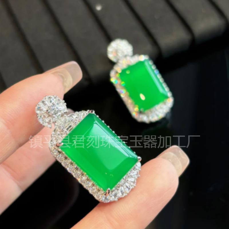 玉髓无事牌吊坠