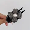 Grampo de Cabelo Flor Trevo de Quatro Folhas com Pérolas e Strass Completo para Mulheres Acessório para Coque Ferramenta de Fixação para Rabo de Cavalo Alto Presilha Ornamento de Cabelo