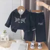Conjunto de inverno transfronteiriço para bebês e crianças pequenas, com um novo design moderno com asas, um moletom de fleece com zíper e capuz, e um conjunto de duas peças