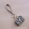 Llavero de Bolso Retro Francés Pu Estampado Leopardo Bolso Mini Portátil Moda Colgante Cabeza de Bolso Bolso para Auriculares Billetera