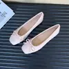 Nuevos Zapatos Planos de Primavera y Otoño con Imágenes Reales del Producto: Zapatos de Ballet Planos de Punta Cuadrada para Mujer con Suelas Suaves y Moño, en Color Borgoña
