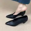 Zapatos de tacón alto sin cordones y punta fina para mujer, versátiles 2026 nuevos de moda, zapatos de un solo color poco profundos, zapatos de bruja con tacón grueso retro minimalista