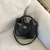 Bolsa de Ombro Versátil Nova Moda Transfronteiriça com Toque de Luxo, Bolsa Saco Retrô para o Dia a Dia, Bolsa de Mão Acolchoada Simples Casual