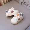 Zapatos Blancos de Estrella para Niños Estilo Nuevo Primavera y Otoño 2026 Zapatos Deportivos Casuales para Niñas Tenis para Bebé Zapatos para Caminar para Bebés