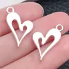 Colgante de aleación de color mixto vintage con 100 corazones huecos para pulsera y collar hechos a mano DIY