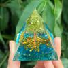 Explosiones de comercio exterior transfronterizo Bola de cristal Pirámide Grava de cristal Resina Adornos de escritorio para el hogar hechos a mano