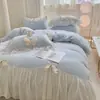 Conjunto de cama de inverno estilo francês, feminino: um conjunto de quatro peças com uma capa de edredom e lençol de flanela de coral, espessos e macios, proporcionando calor e conforto