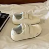 Tênis brancos de velcro estilo coreano, nicho, para mulheres, novo modelo verão 2026, sola reta, versátil, fofo, tênis casuais para estudantes