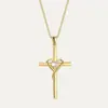 Collar con Colgante de Cruz de Circonita en Forma de Corazón Transfronterizo Joyería Diseño de Nicho para Mujer con Acabado de Alta Gama, Lujo Ligero, Accesorio de Cuello que No se Desvanece
