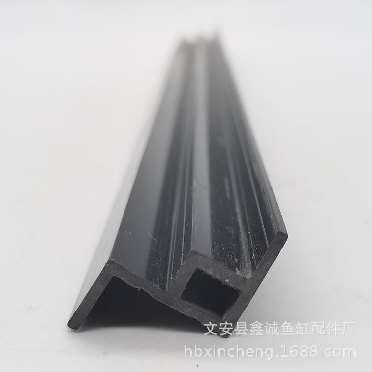 卡边滑倒(1).jpg