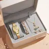 Set de reloj y joyería para mujer XSVO, con un reloj ovalado en color dorado, collar de corazón de cristal, pendientes, anillo y pulsera