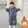 Conjunto de Moletom com Capuz Listrado Espesso Aveludado Outono/Inverno para Meninos 2026 Novo Estilo de Inverno Estilo de Rua Cool Tendência Duas Peças