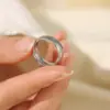 Anillo de acero inoxidable para mujer, nicho de alta gama, lujo ligero, chapado en oro, ins, no se decolora, forma de diamante, joyería de acero inoxidable para mujer, venta al por mayor